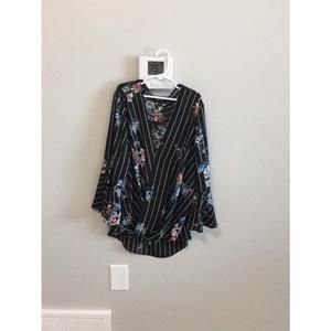 by & by Women’s Blouse Black Floral 3/4 Sleeve Size Large